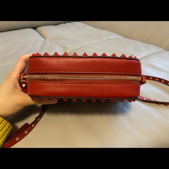 Limited Edition Valentino Red Camera Crossbody - Picture 4 of 10